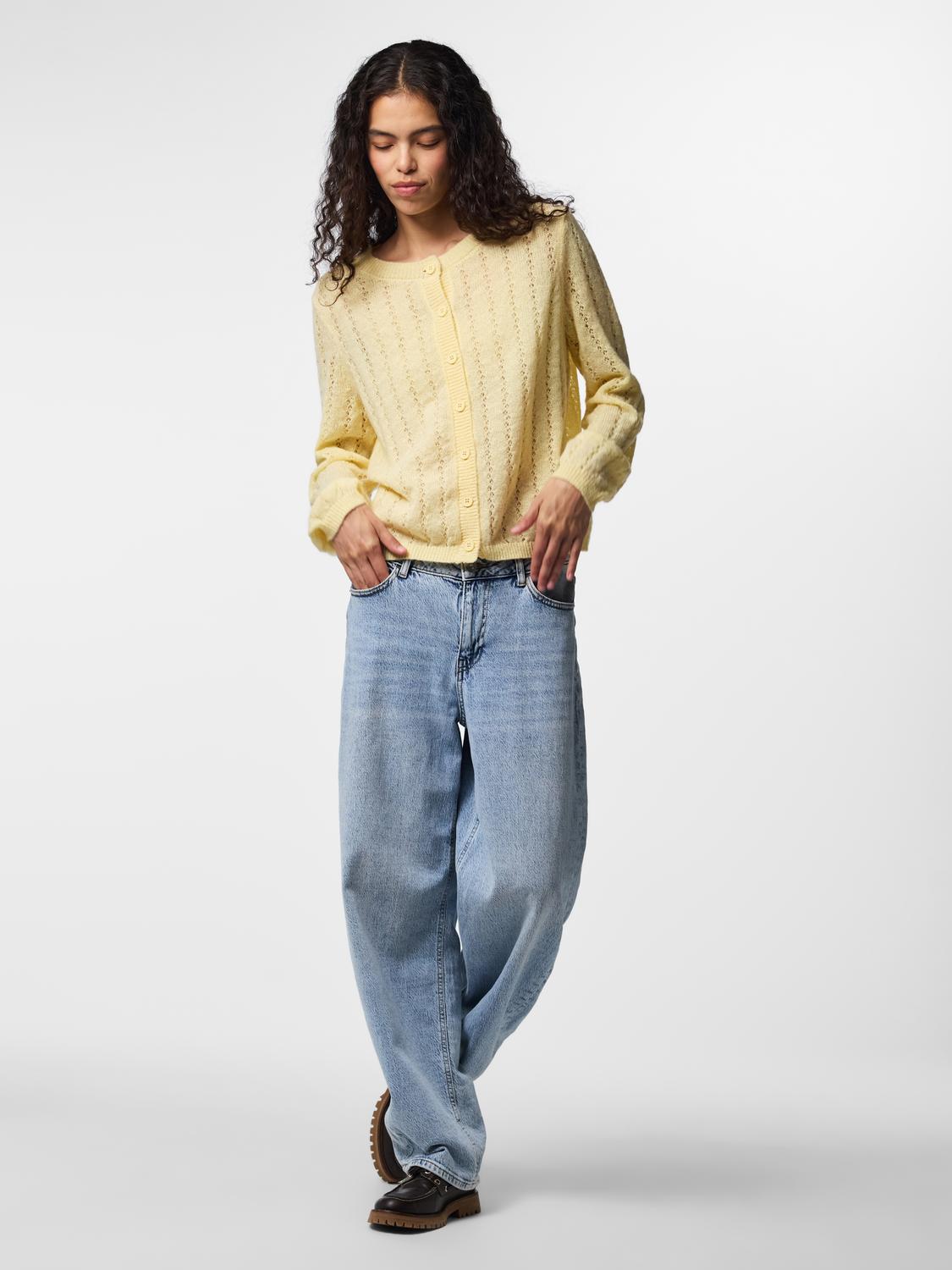 model_shot-front_full